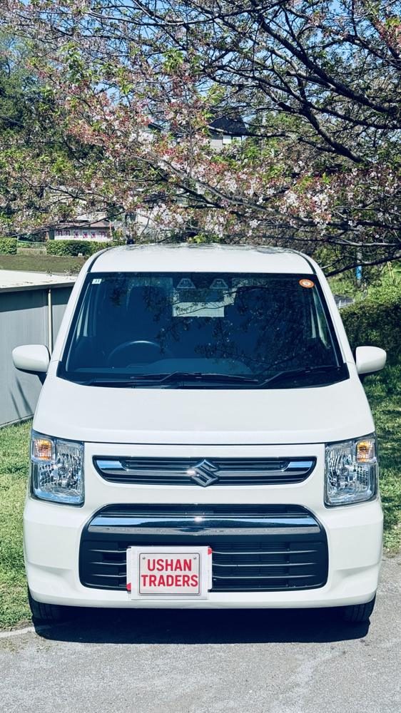 Front view of the available 2025 Wagon R FX with Ushan Traders number plate